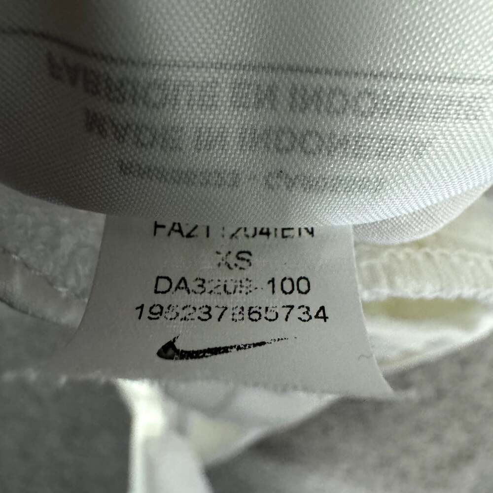 Nike Dri-Fit Women's Size XS White Polyester Victory 5" Golf Shorts - Picture 8 of 11